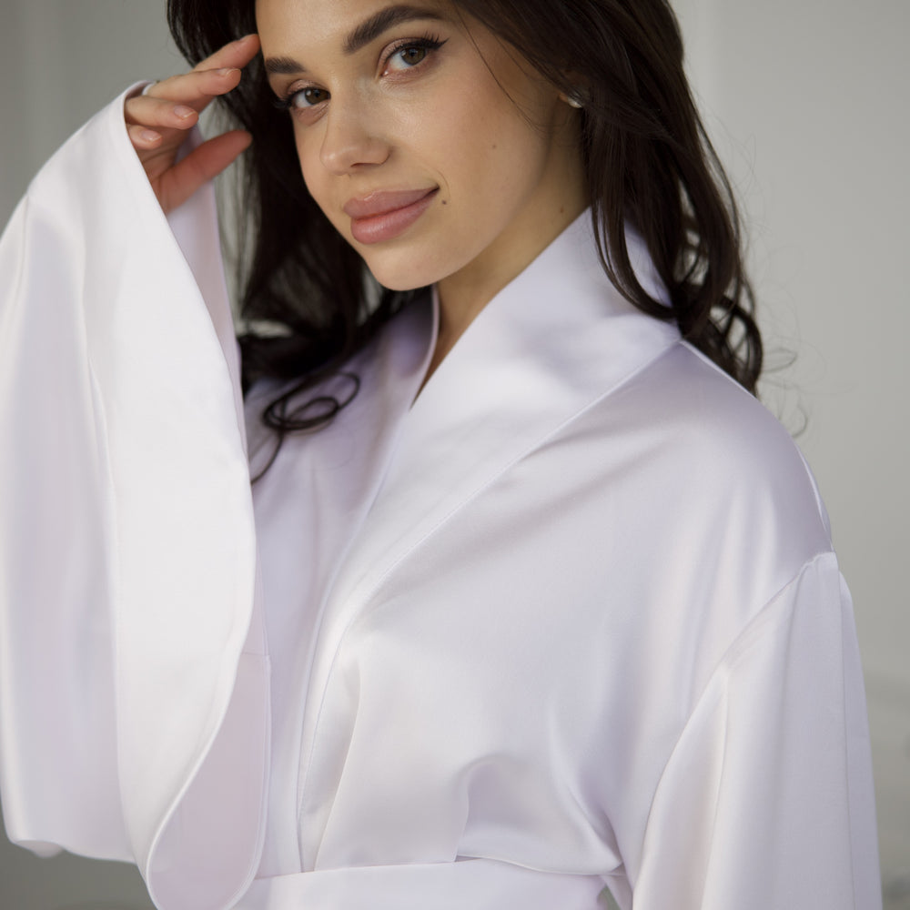 
                      
                        Long Kimono Geisha White
                      
                    