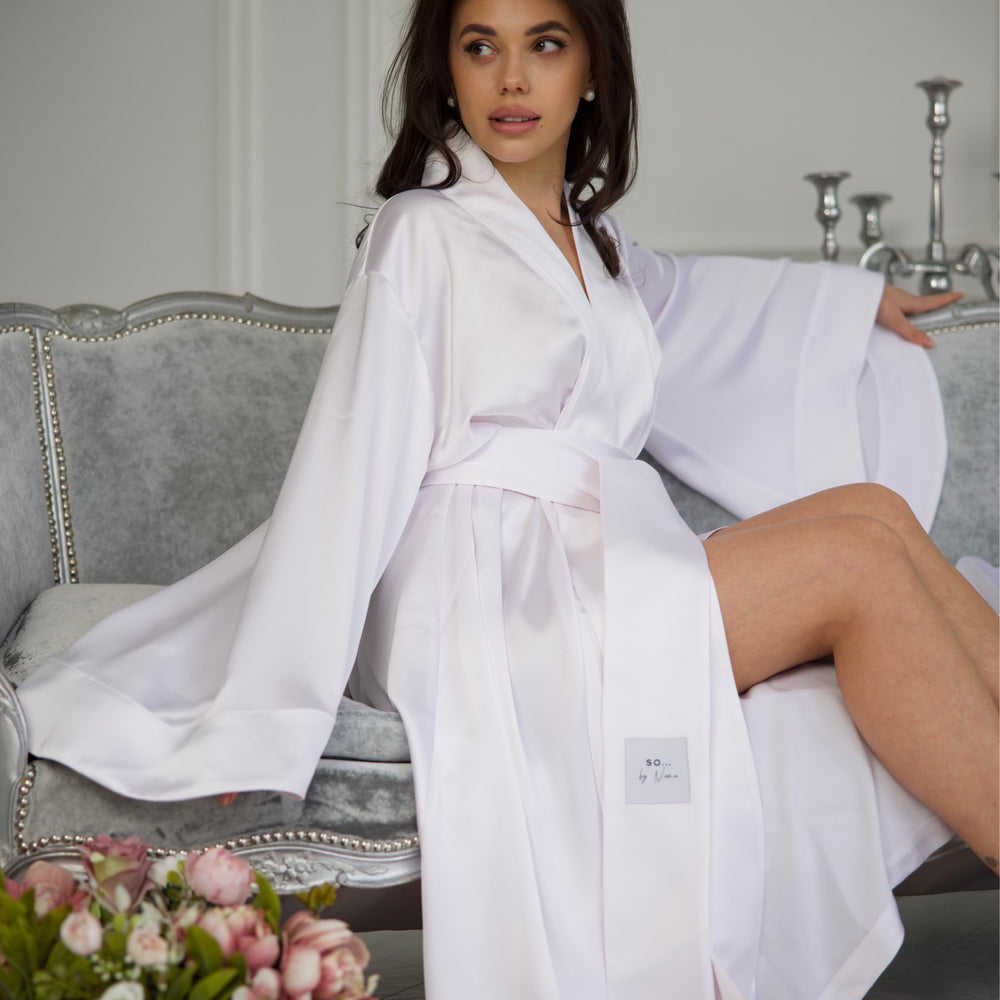 
                      
                        Long Kimono Geisha White
                      
                    