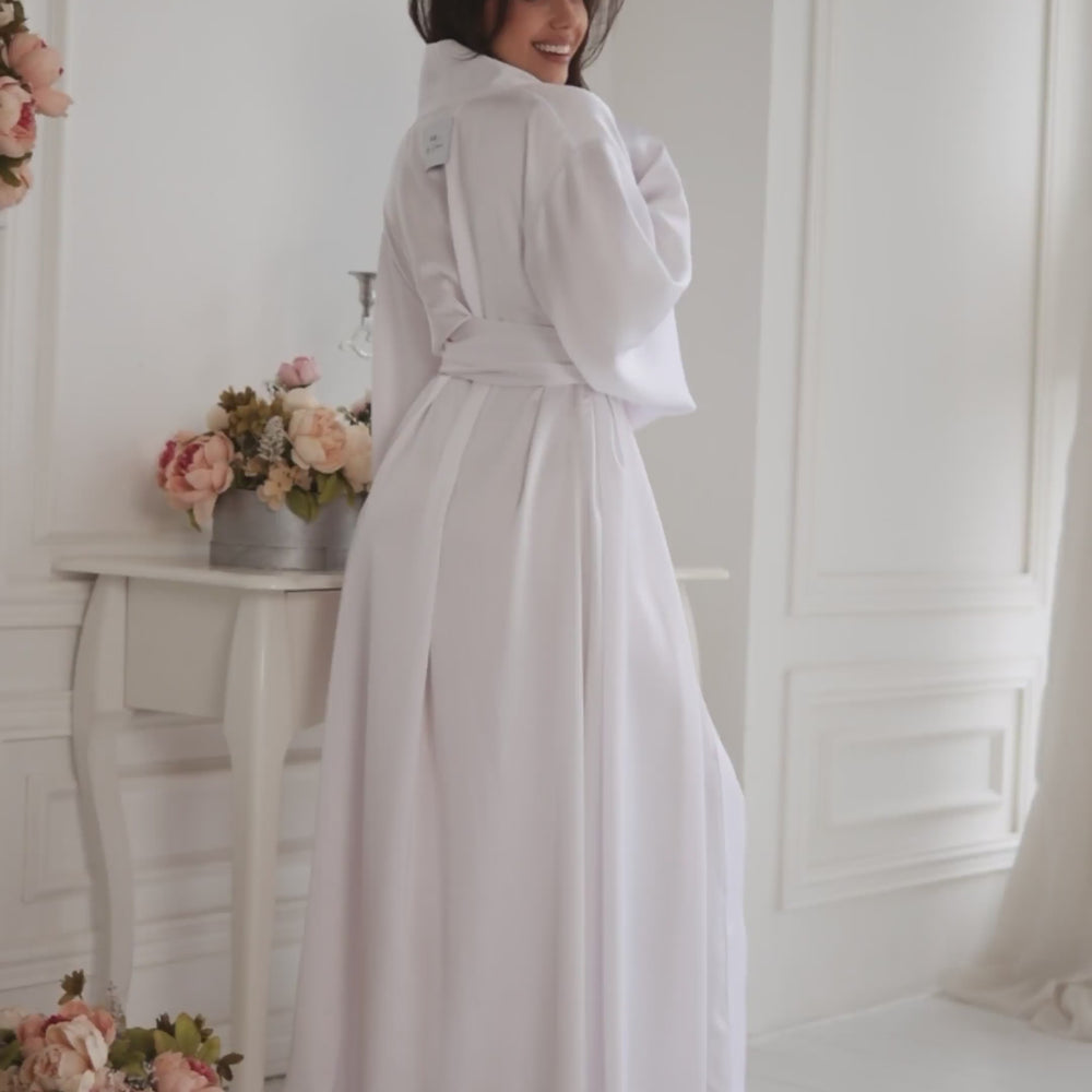 
                      
                        Load and play video in Gallery viewer, Long Kimono Geisha White
                      
                    
